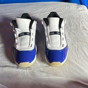 Sneakers Jordan good condition worn a few times size 6 in women